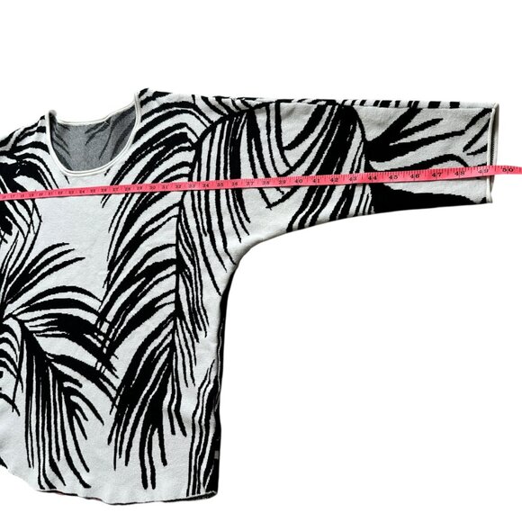 Zebra Print Sweater Scoop Neck Large 3/4 Batwing Sleeve Lightweight Rounded Hem - Picture 6 of 9